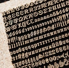 Police de Caractères à dorer