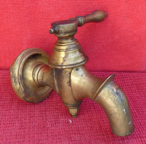 Gros robinet ancien bronze - robinet, en