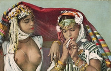 CPSM FEMME MAURESQUE FUMANT UNE CIGARETTE/1 SEINS NUS /EDITIONS JOMONE