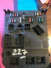 BOITE A FUSIBLE PEUGEOT 206