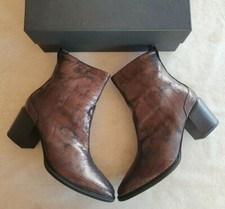 Boots neuves en cuir bronze