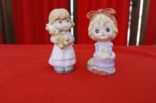 2 sujets personnages fillette ours ourson biscuit (faïence porcelaine)