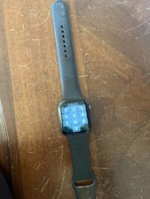 Apple Watch Series 6 44mm Boîtier en aluminium gris sidéral avec Bracelet Sport