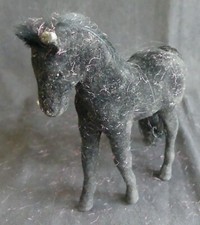 Cheval en velours noir 10,5 cm