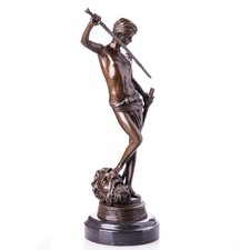 Sculpture de David en bronze sur un socle en marbre noir d'après Antonin Mercier