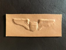 USAAF embossed on leather pilot wings / Brevet cuir de pilote USAAF