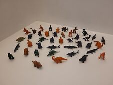 lot 40 figurines dinosaures PANINI qui vont avec l'album ANIMAUX PREHISTORIQUES