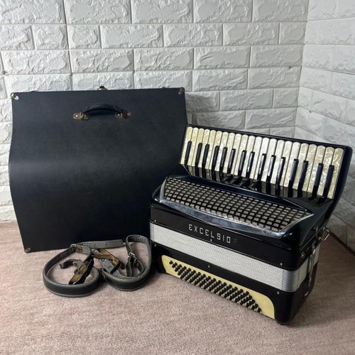Excelsior 580 accordion - no.580,