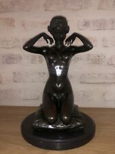 Sculpture en bronze Art Nouveau signée Paul Ponsard. Femme nue sur un coussin.