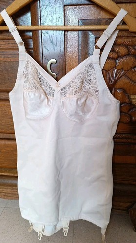 Triolet nude body - triolet, gainant