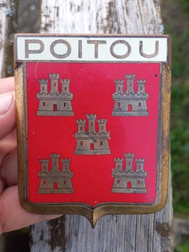 Badge émaillé poitou - badge,
