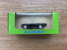 Triumph TR5 noire décapotée