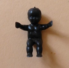 Fève américaine de la Nouvelle Orléans / USA en plastique : Un Bébé noir 