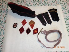 DIVERS MILITARIA CALOT INSIGNES TISSUS FOURAGERE EPAULETTES ORIGINE A DETERMINER