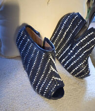 ZARA tressées fines noir et blanc bottines compensées bouts ouverts . Printemps 