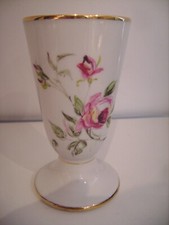 Beau mazagran en porcelaine de Limoges "SA" à décor floral 13,7 cm