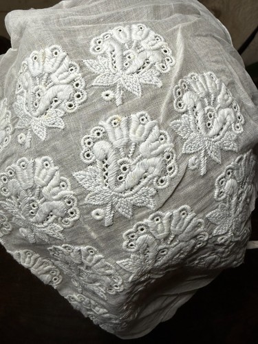 Broderie ancienne coiffe - -,