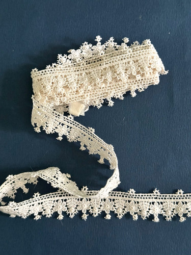 Ancienne dentelle fine blanche