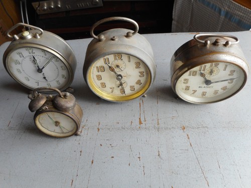 Lot anciens reveils - de,
