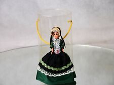 Poupée folklorique femme