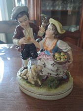 Personnages En Porcelaine
