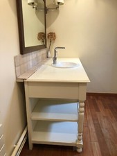 Grand meuble salle de bain en excellent état à vendre