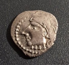 DENIER AU GLAIVE ET AU