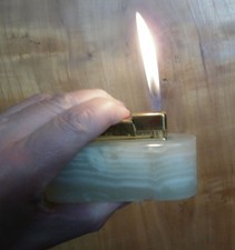 briquet de table en onyx vert. Années 60/70 - Fonctionnel.