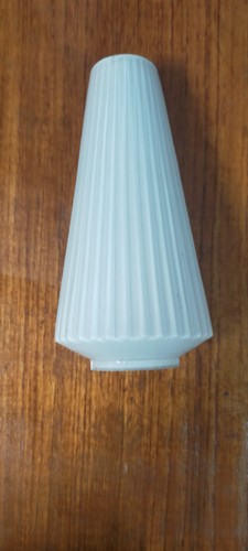 Verre tulipes blanc strié