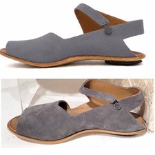Cydwoq Height sandals brand