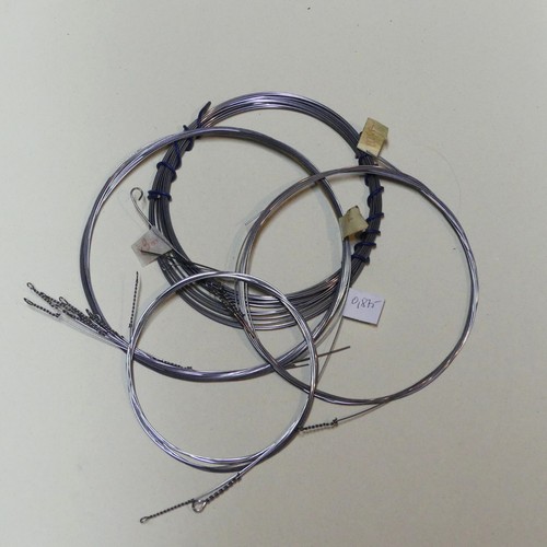 Lot cordes piano pour - de,