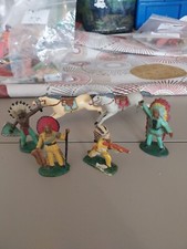 Lot Anciens Cyrnos   Chevaux Figurines  Indiens