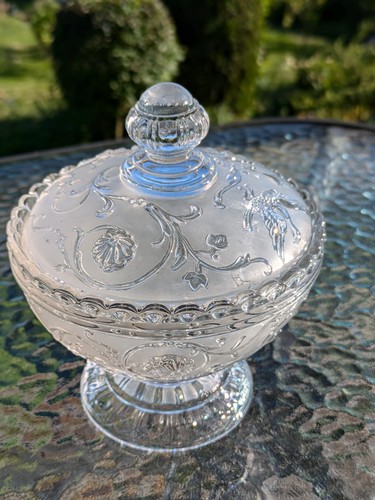 Baccarat ancien drageoir sur