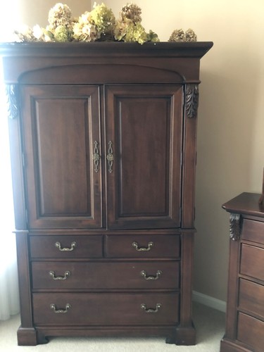Thomasville vintage armoire - , in