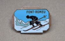 Joli Insigne ski, montagne, émaillé  " Font Romeu " Augis Lyon, vintage