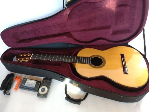 Guitare classique avec étui