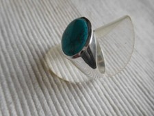 Bague en argent massif, pierre