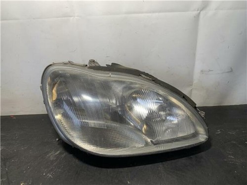 A2208200861 phare droit pour