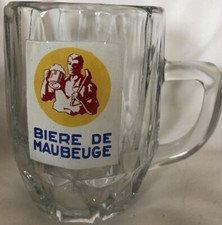 BIÈRE DE MAUBEUGE. CHOPE À BIÈRE - CARTOUCHE RELIEF ÉMAILLÉ. 30 CL