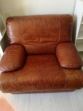 lot de trois canapés en cuir