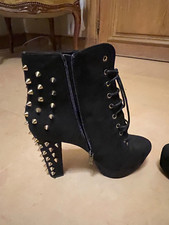superbes bottines Jennika . daim noir cloutees neuves taille 40 . Talon 13cm