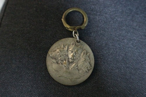 Ancien porte cle publicitaire - porte,