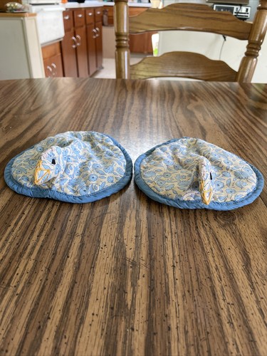 Vintage chicken pot - 2, holders
