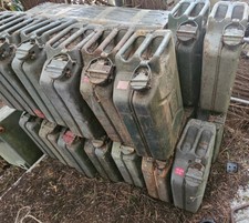 Lot 20 jerricans Armée Française date 1954 Jeep Déco vintage Mobilier industriel