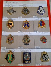 12 insignes de régiment