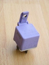 Relais violet à 5 broches 12V