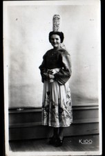 PENMARCH (29) JEUNE FEMME en