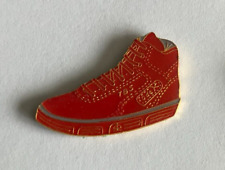 59 - Pin's CHAUSSURE DE SPORT BASKET TBS