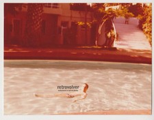 Affectueux beau jeune homme