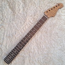 Col Stratocaster touche rose